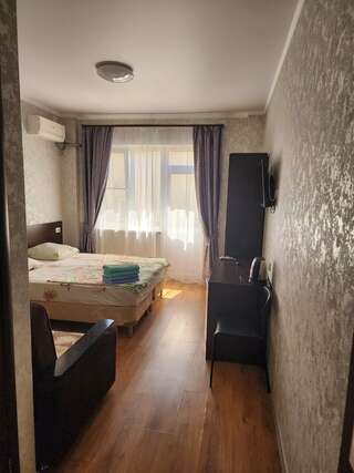 Гостевой дом Сакартвело Архипо-Осиповка Семейный номер с балконом-1